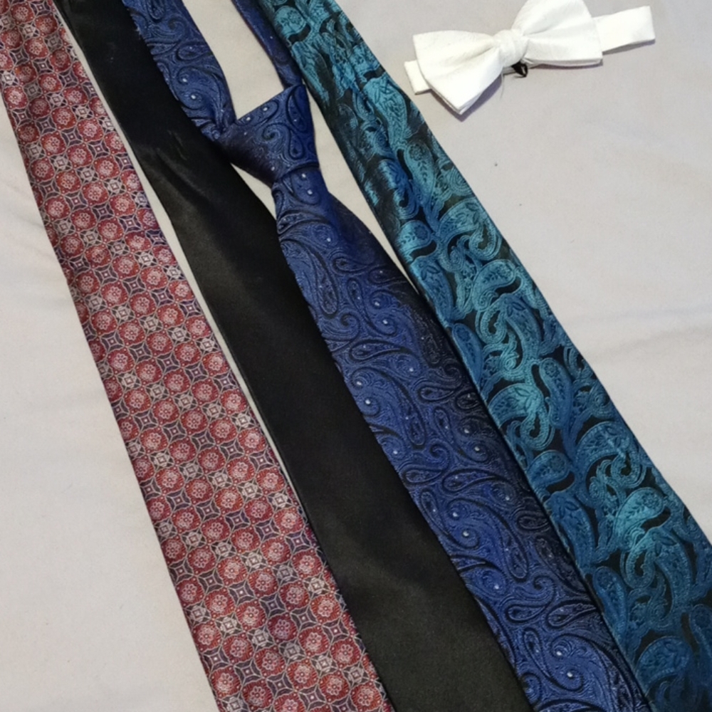 Ties & a bow.